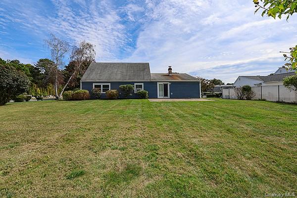 36 Torrey Pine Lane, Medford, NY 11763