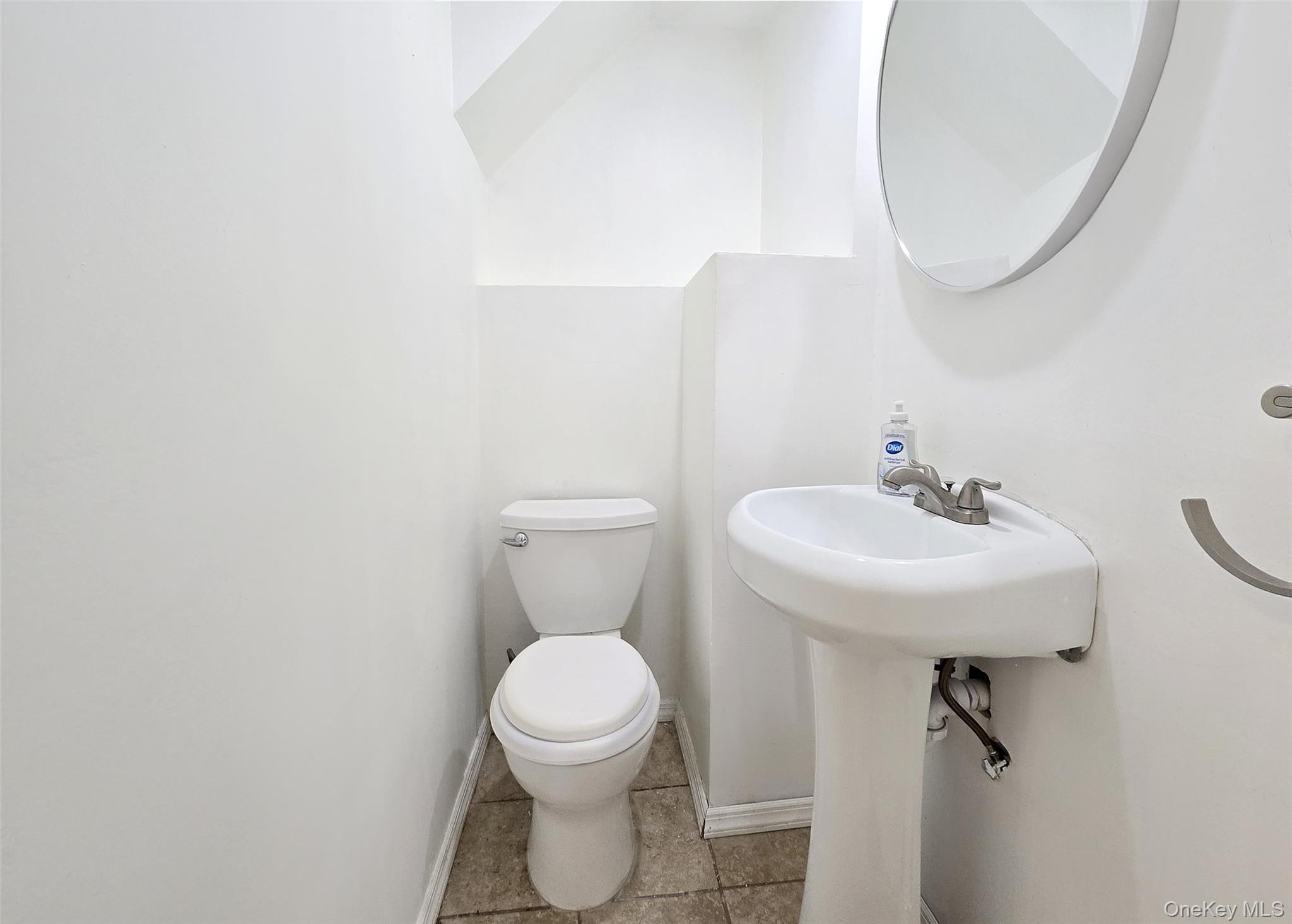 26 Circle Lane, Bay Shore, NY 11706