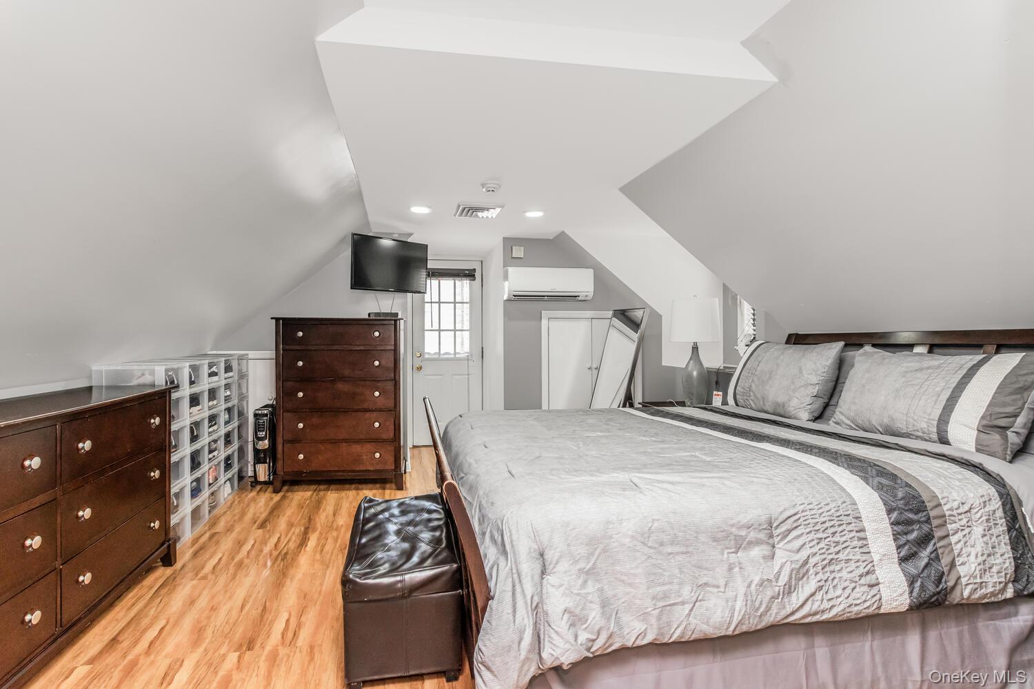 41 Maple Place, Yonkers, NY 10704