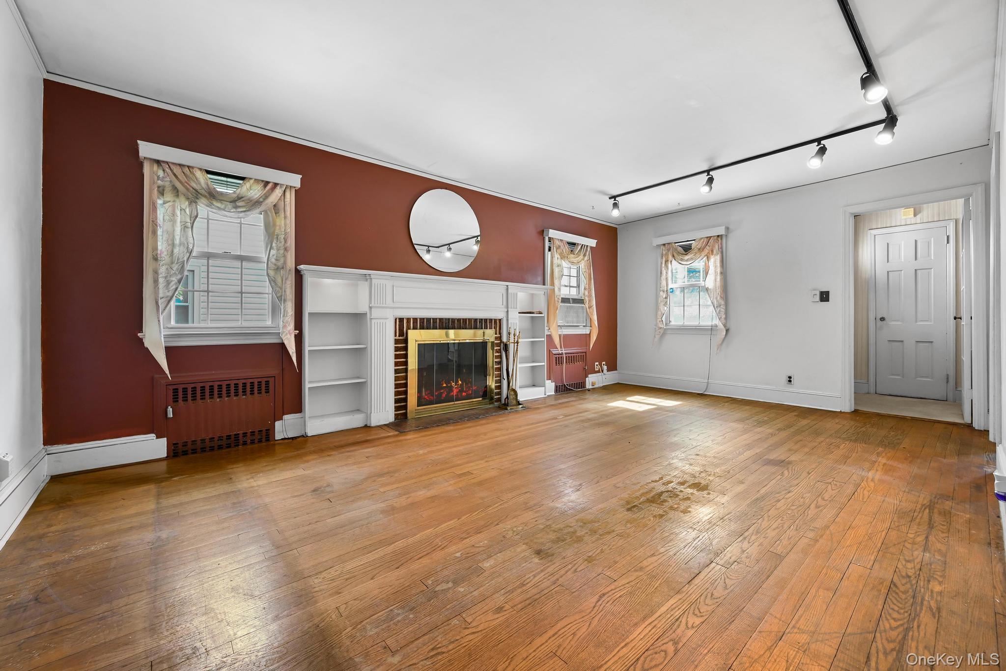 1 George Place, East Rockaway, NY 11518