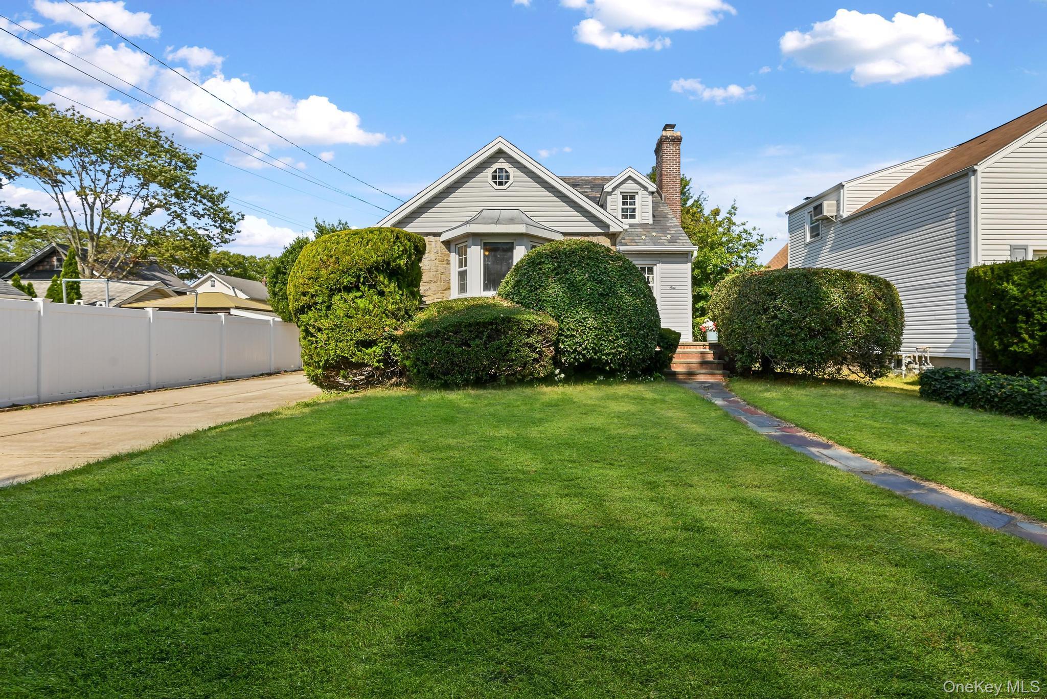 1 George Place, East Rockaway, NY 11518