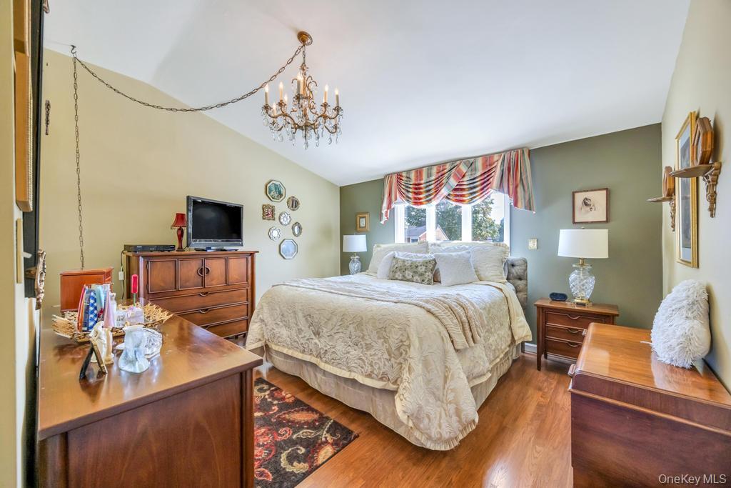 47 Choir Lane, Westbury, NY 11590