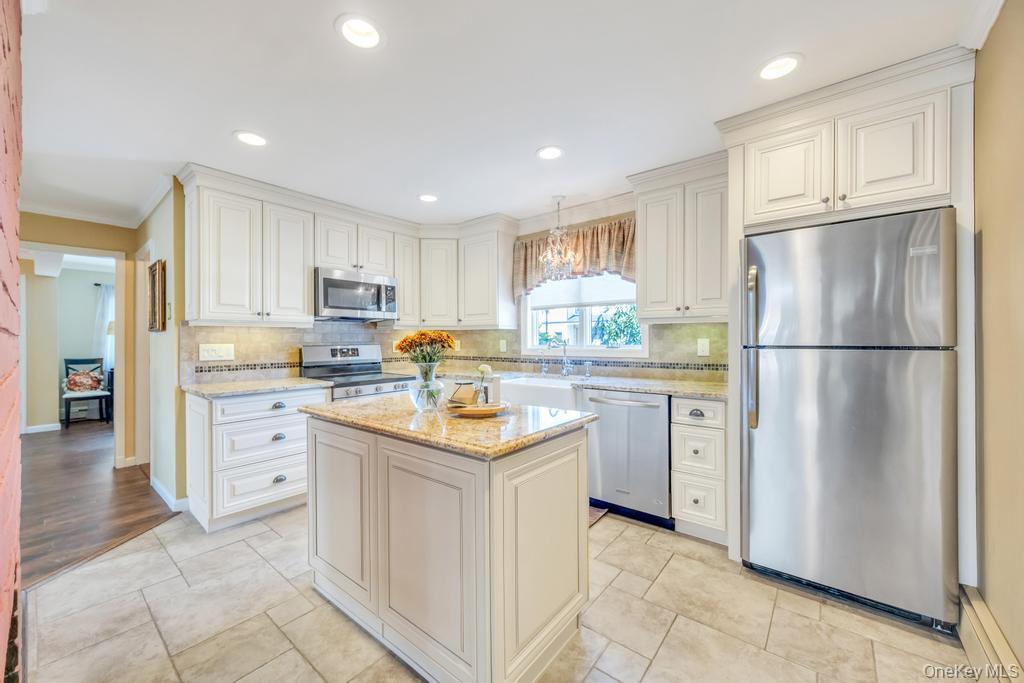 47 Choir Lane, Westbury, NY 11590