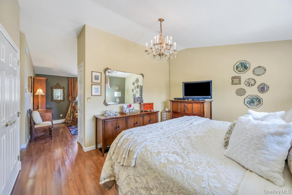 47 Choir Lane, Westbury, NY 11590