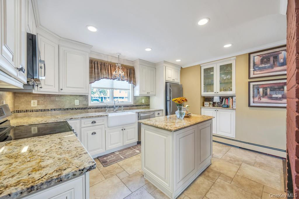 47 Choir Lane, Westbury, NY 11590