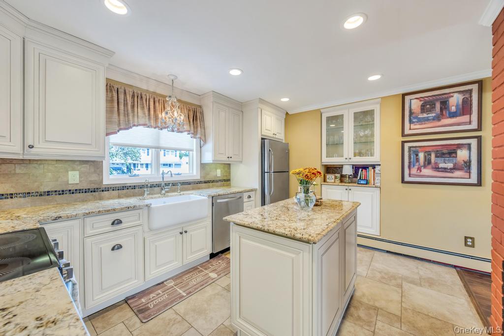 47 Choir Lane, Westbury, NY 11590