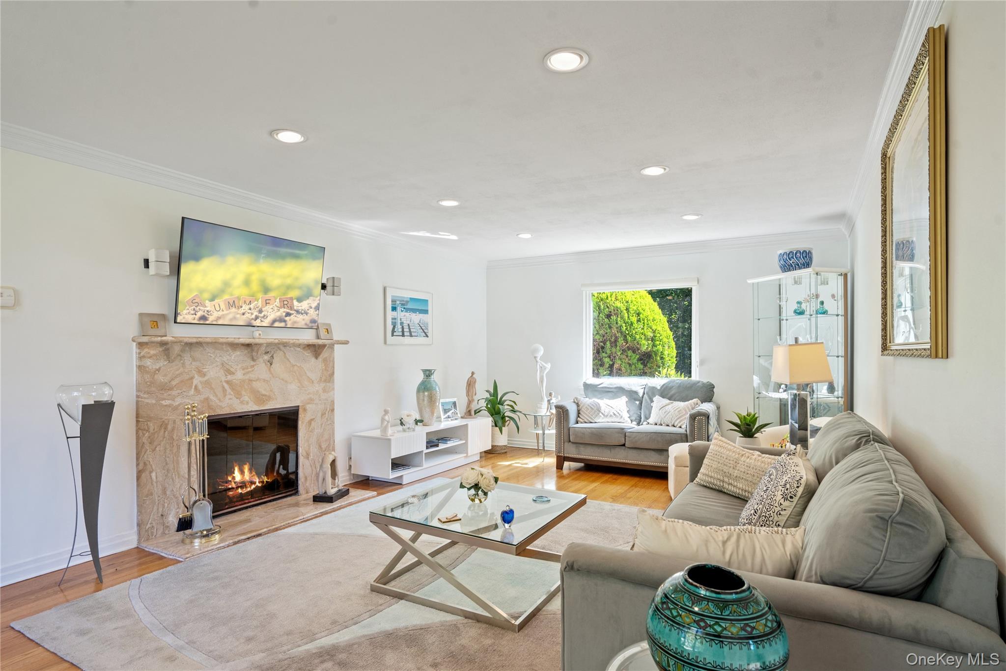 6 Overhill Lane, Roslyn, NY 11576