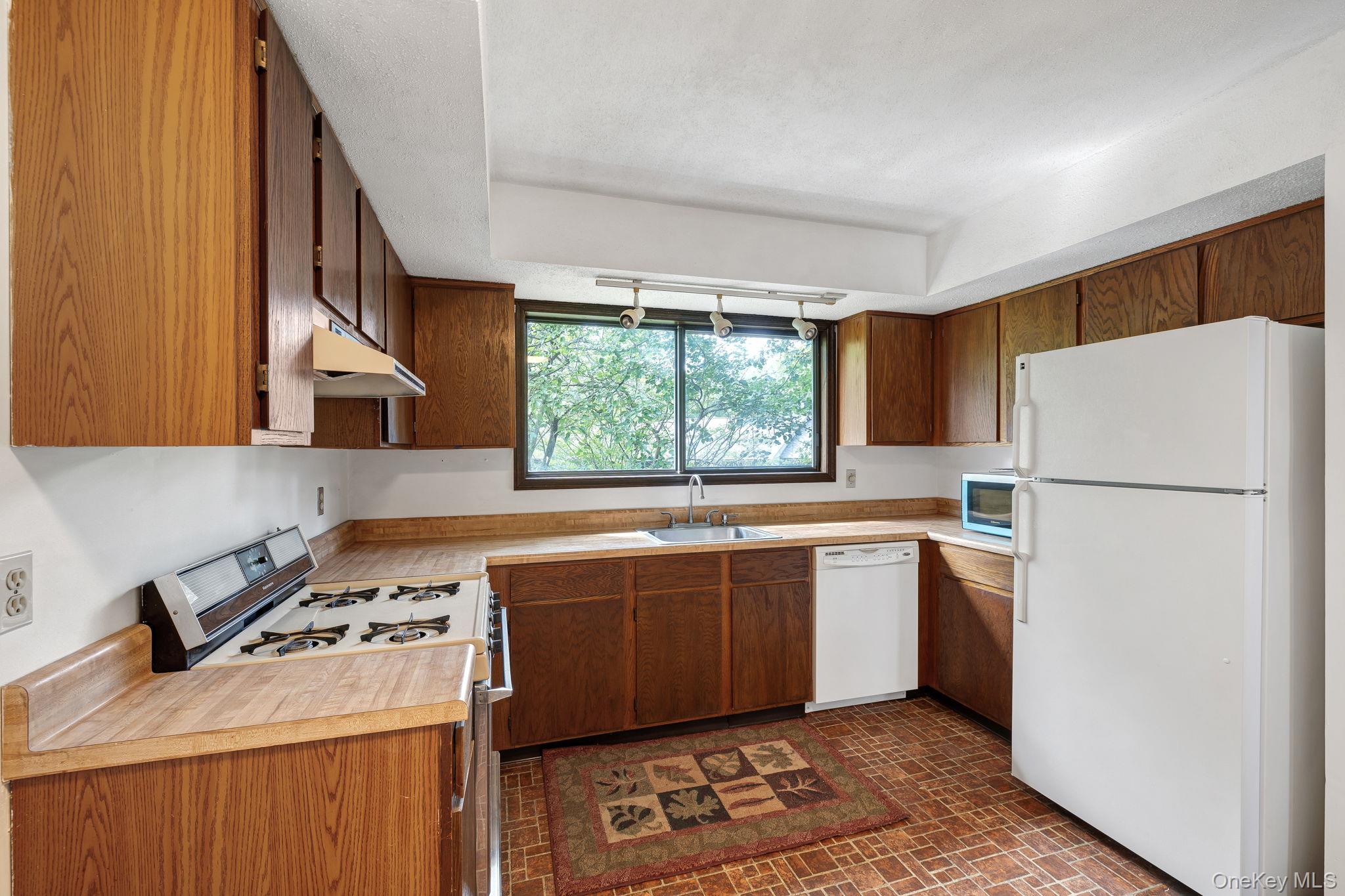 9 Spruce Court, Fishkill, NY 12524