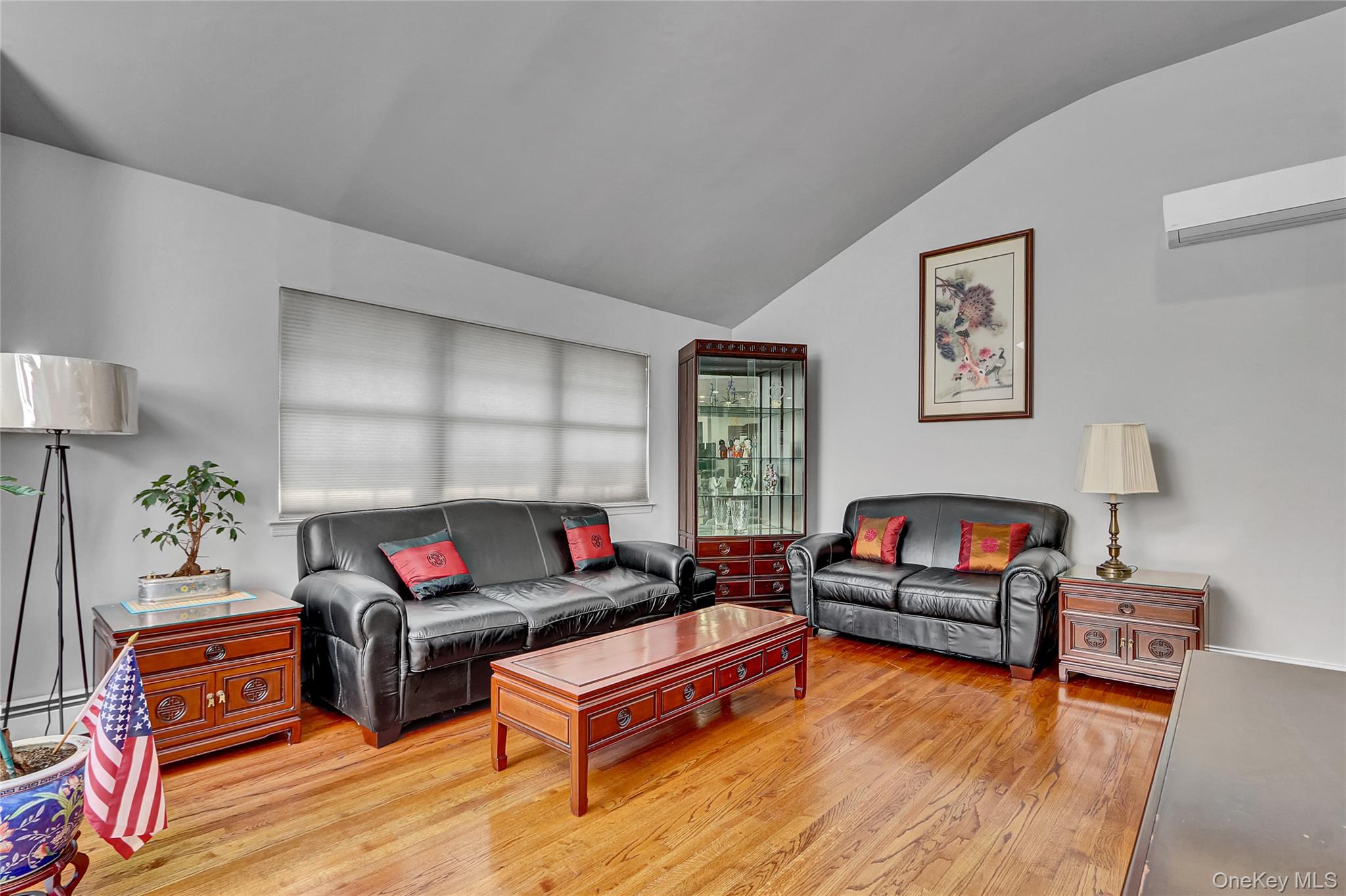 2 Roosevelt Avenue, Massapequa Park, NY 11762