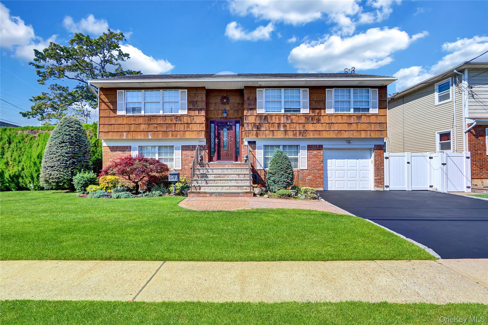 2 Roosevelt Avenue, Massapequa Park, NY 11762