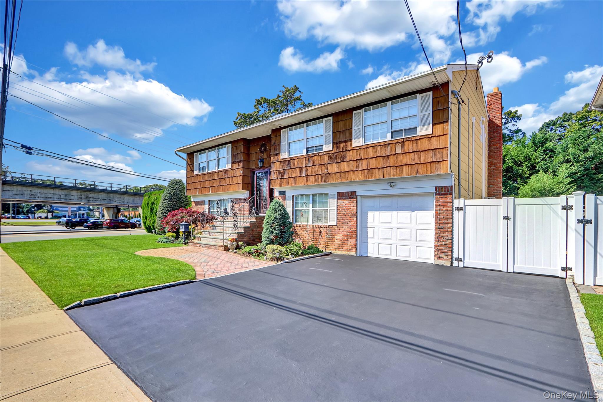 2 Roosevelt Avenue, Massapequa Park, NY 11762