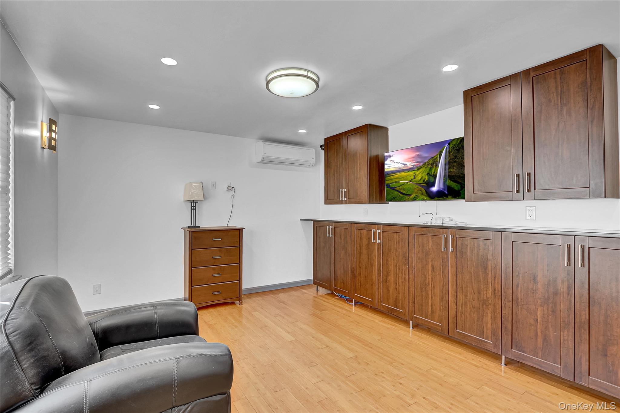 2 Roosevelt Avenue, Massapequa Park, NY 11762