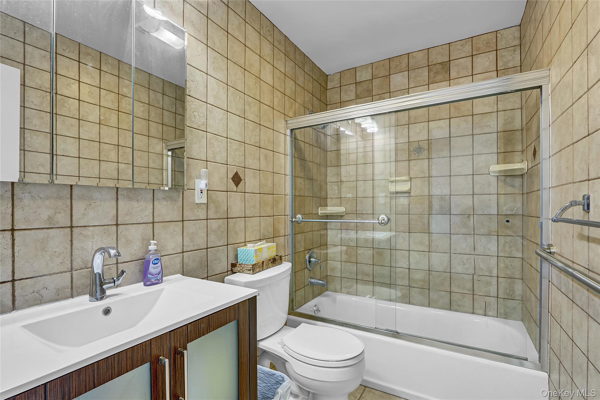 2 Roosevelt Avenue, Massapequa Park, NY 11762