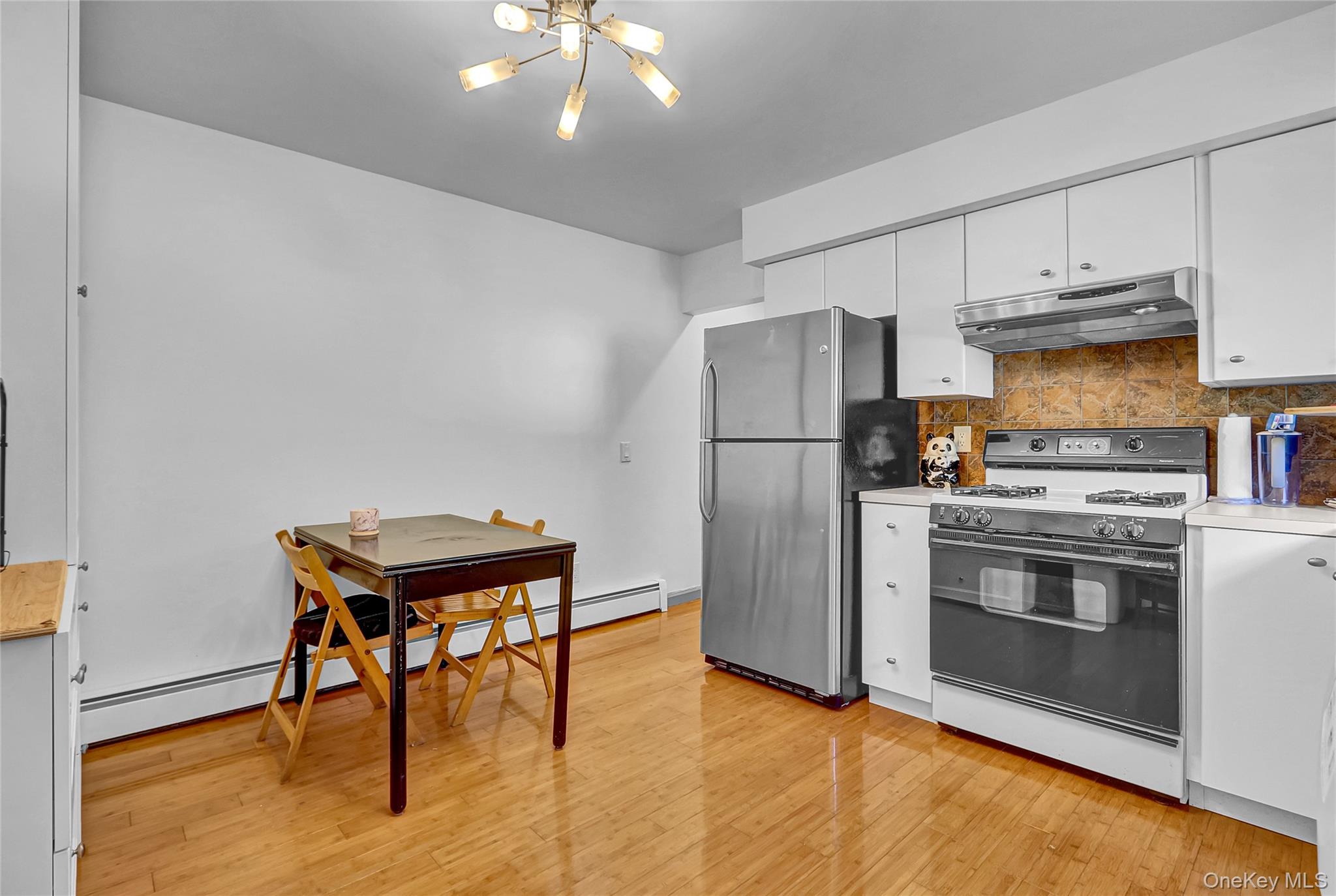 2 Roosevelt Avenue, Massapequa Park, NY 11762