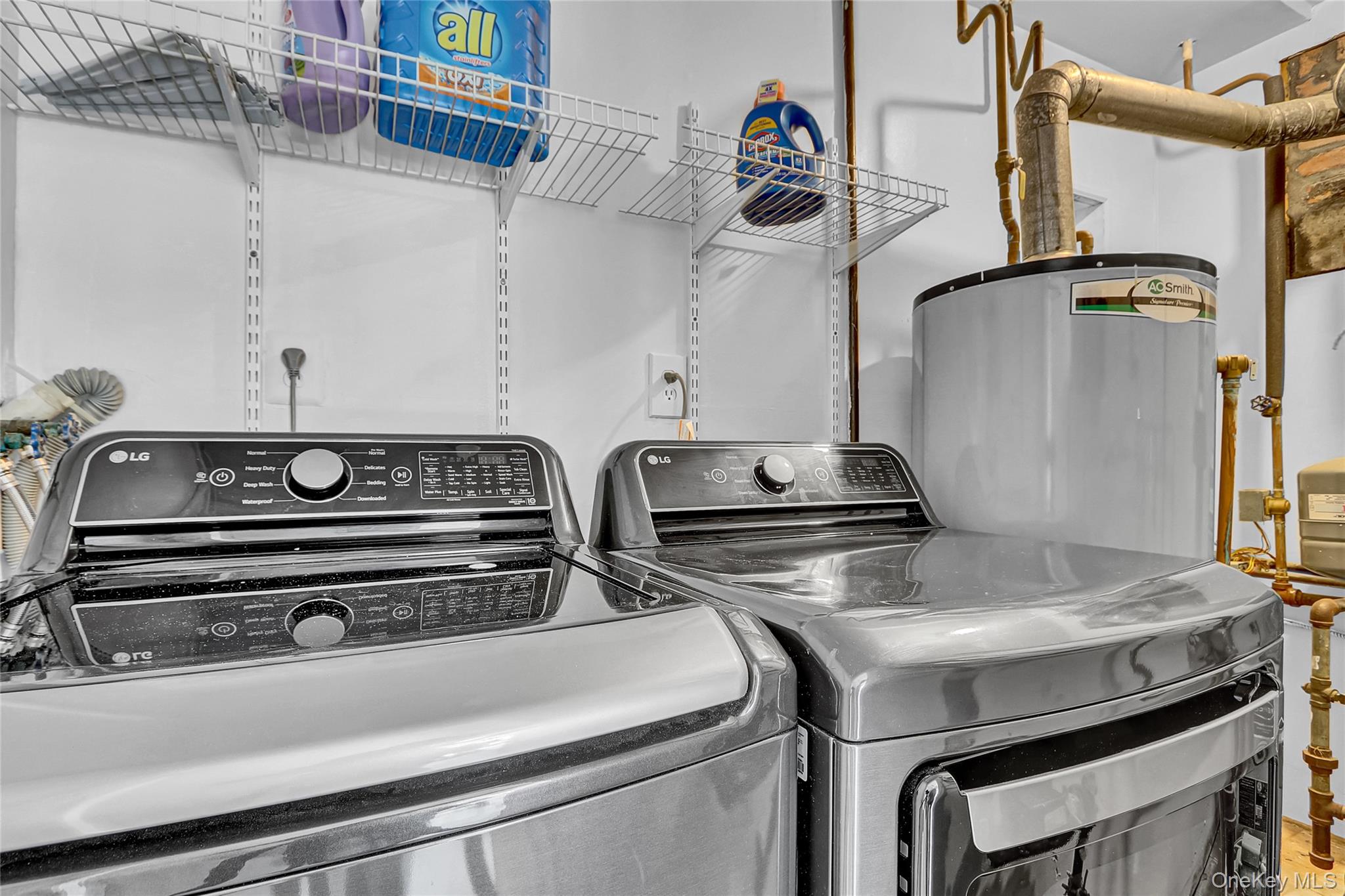 2 Roosevelt Avenue, Massapequa Park, NY 11762