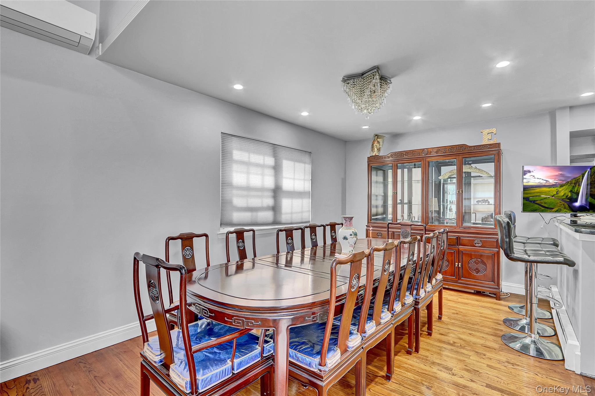 2 Roosevelt Avenue, Massapequa Park, NY 11762