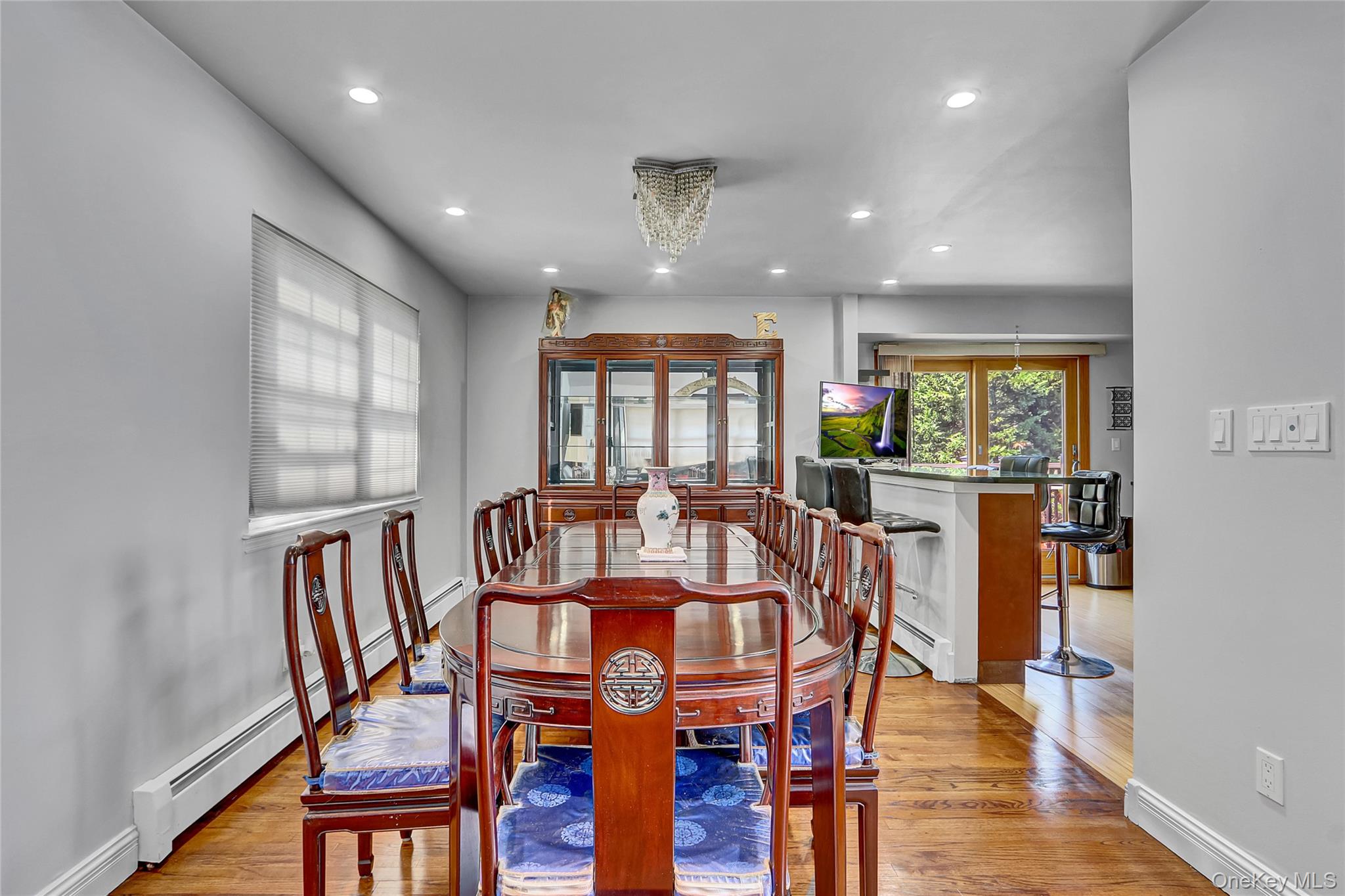 2 Roosevelt Avenue, Massapequa Park, NY 11762