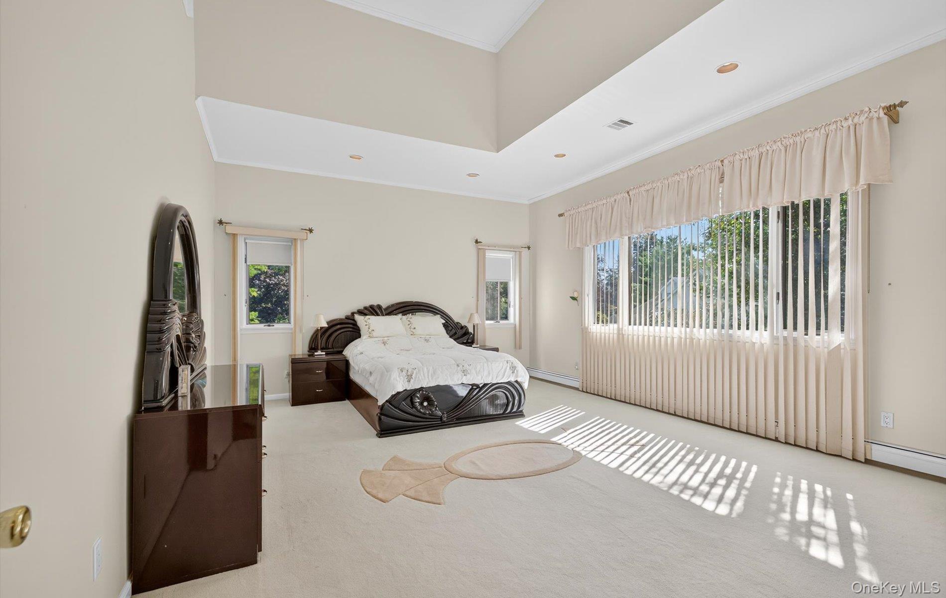 1 Ellen Court, Glen Cove, NY 11542