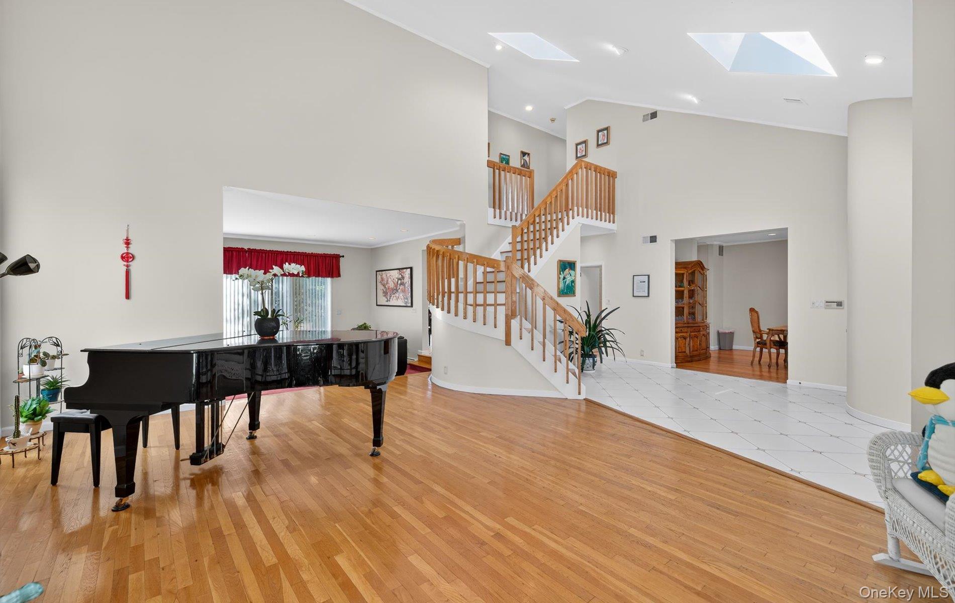 1 Ellen Court, Glen Cove, NY 11542