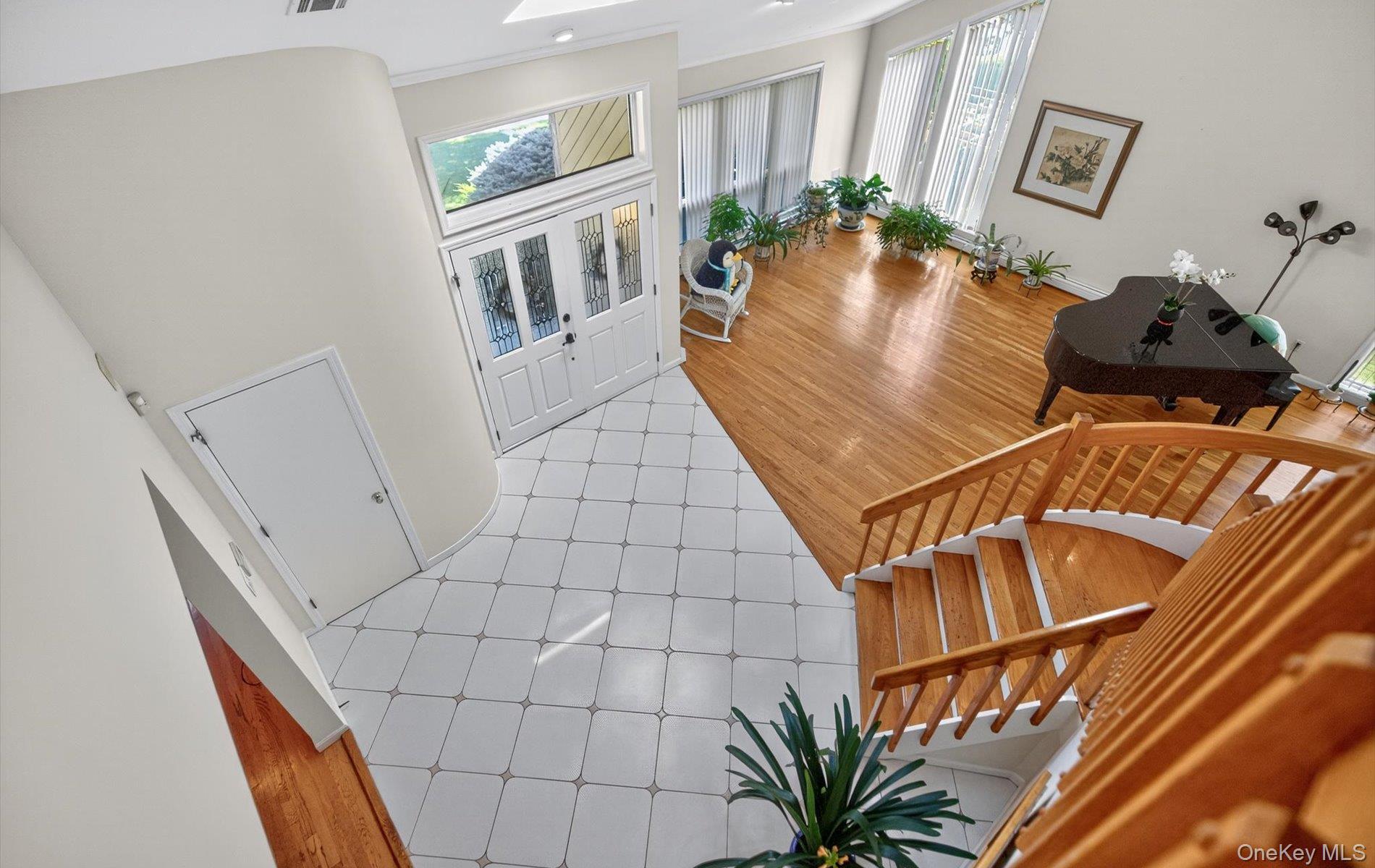 1 Ellen Court, Glen Cove, NY 11542