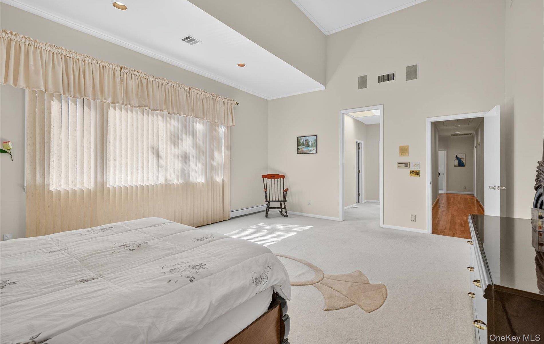 1 Ellen Court, Glen Cove, NY 11542