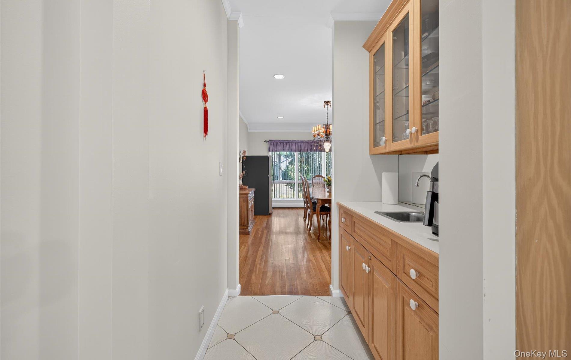 1 Ellen Court, Glen Cove, NY 11542