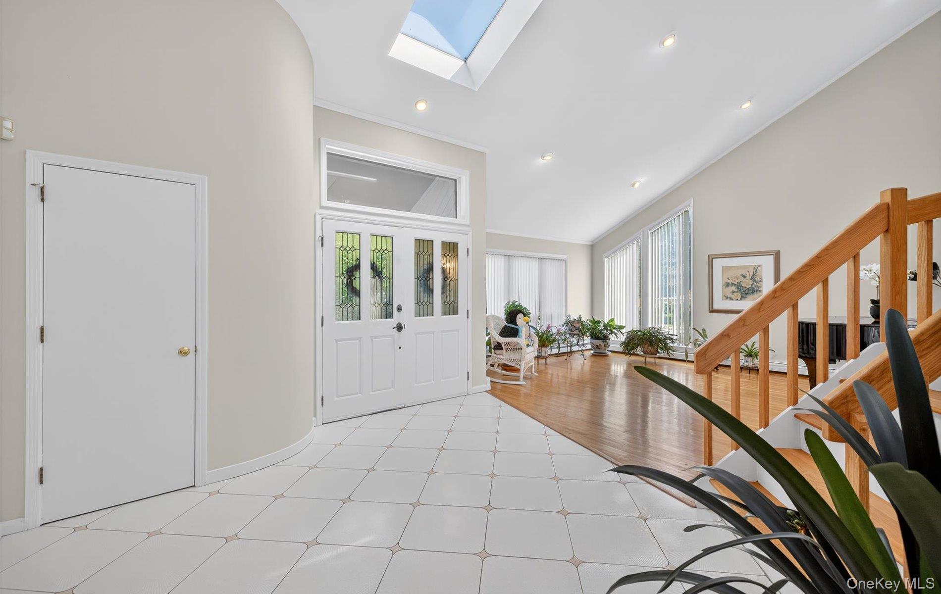 1 Ellen Court, Glen Cove, NY 11542