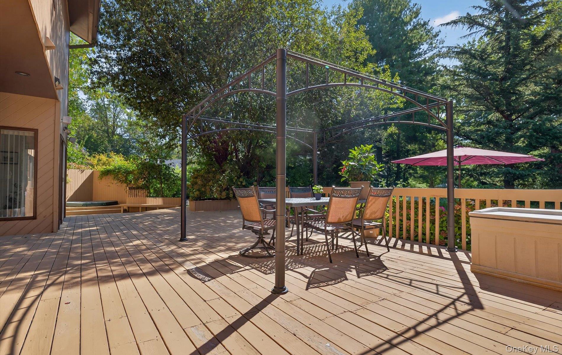 1 Ellen Court, Glen Cove, NY 11542