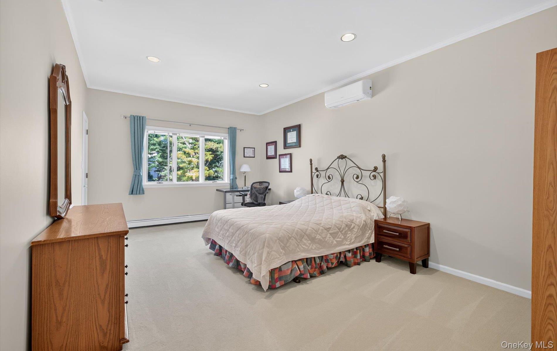 1 Ellen Court, Glen Cove, NY 11542