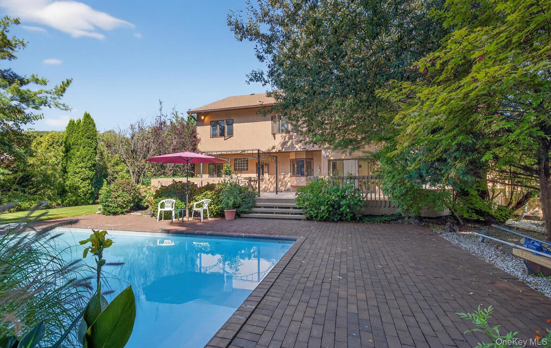 1 Ellen Court, Glen Cove, NY 11542