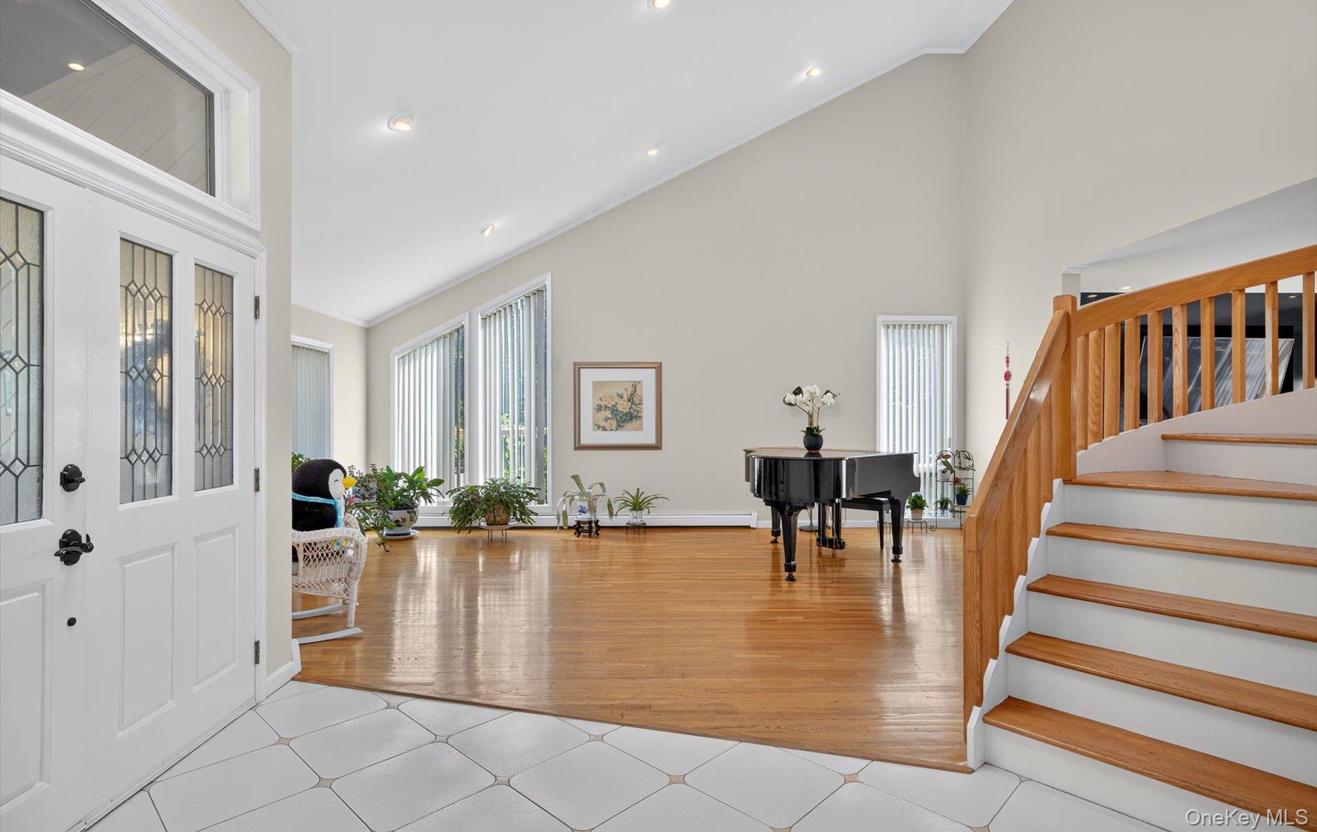 1 Ellen Court, Glen Cove, NY 11542