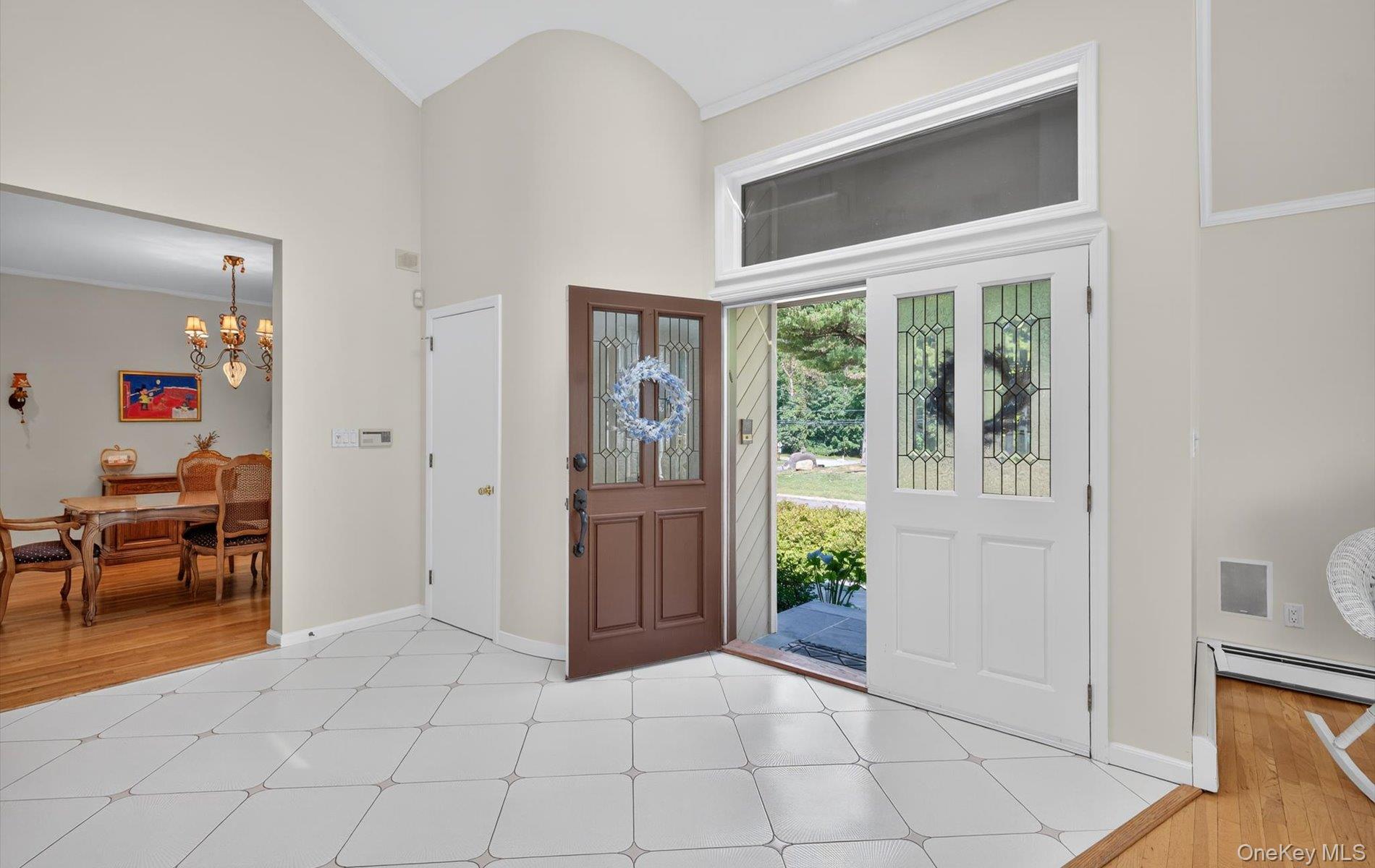 1 Ellen Court, Glen Cove, NY 11542