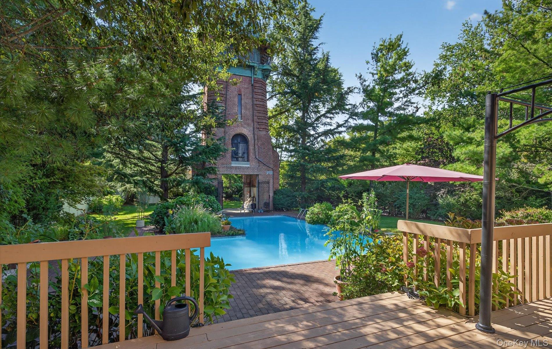 1 Ellen Court, Glen Cove, NY 11542