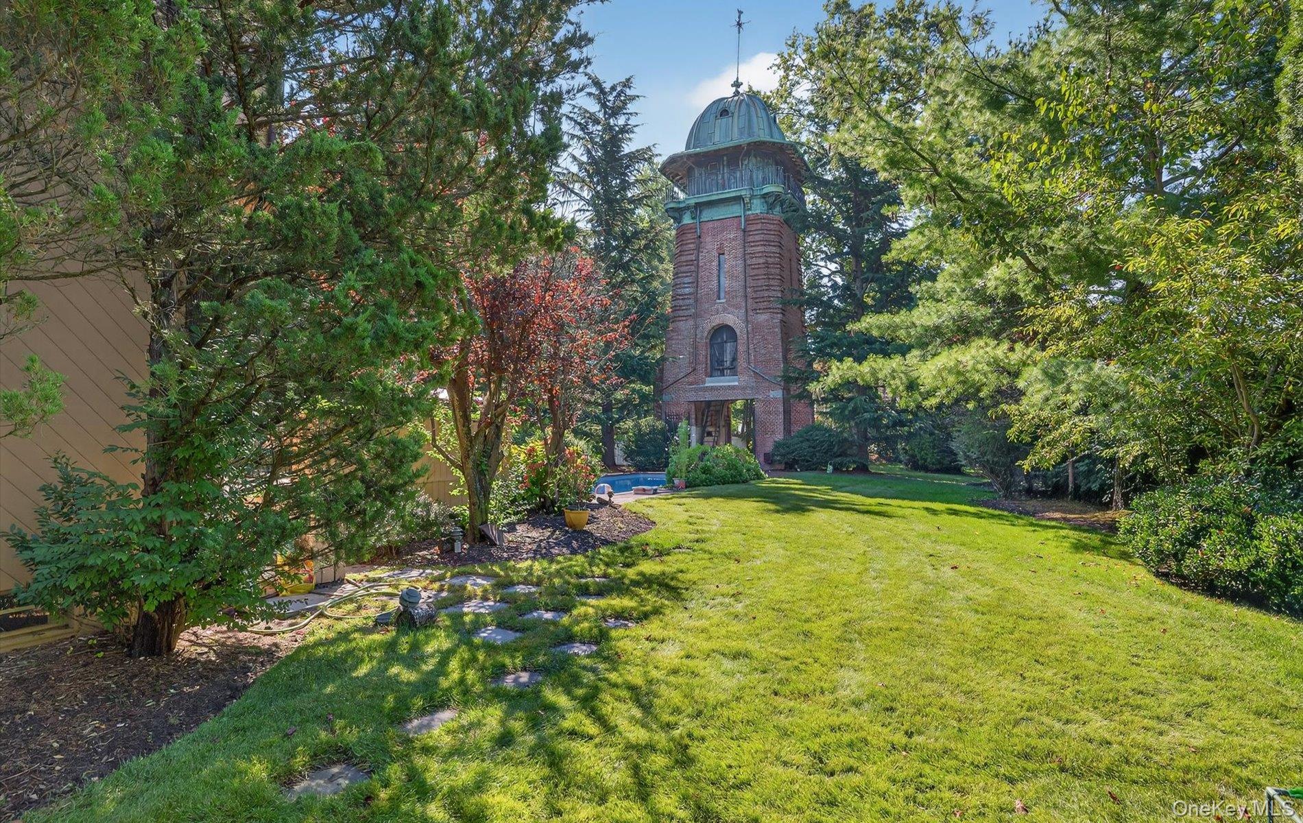 1 Ellen Court, Glen Cove, NY 11542