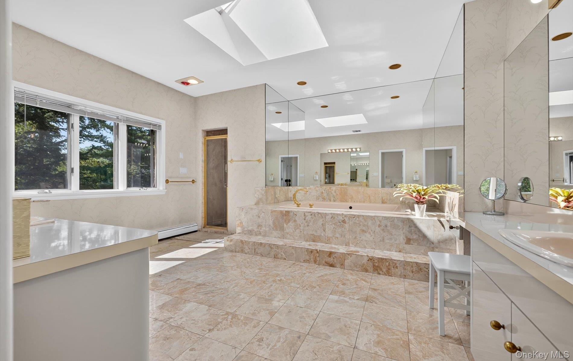 1 Ellen Court, Glen Cove, NY 11542