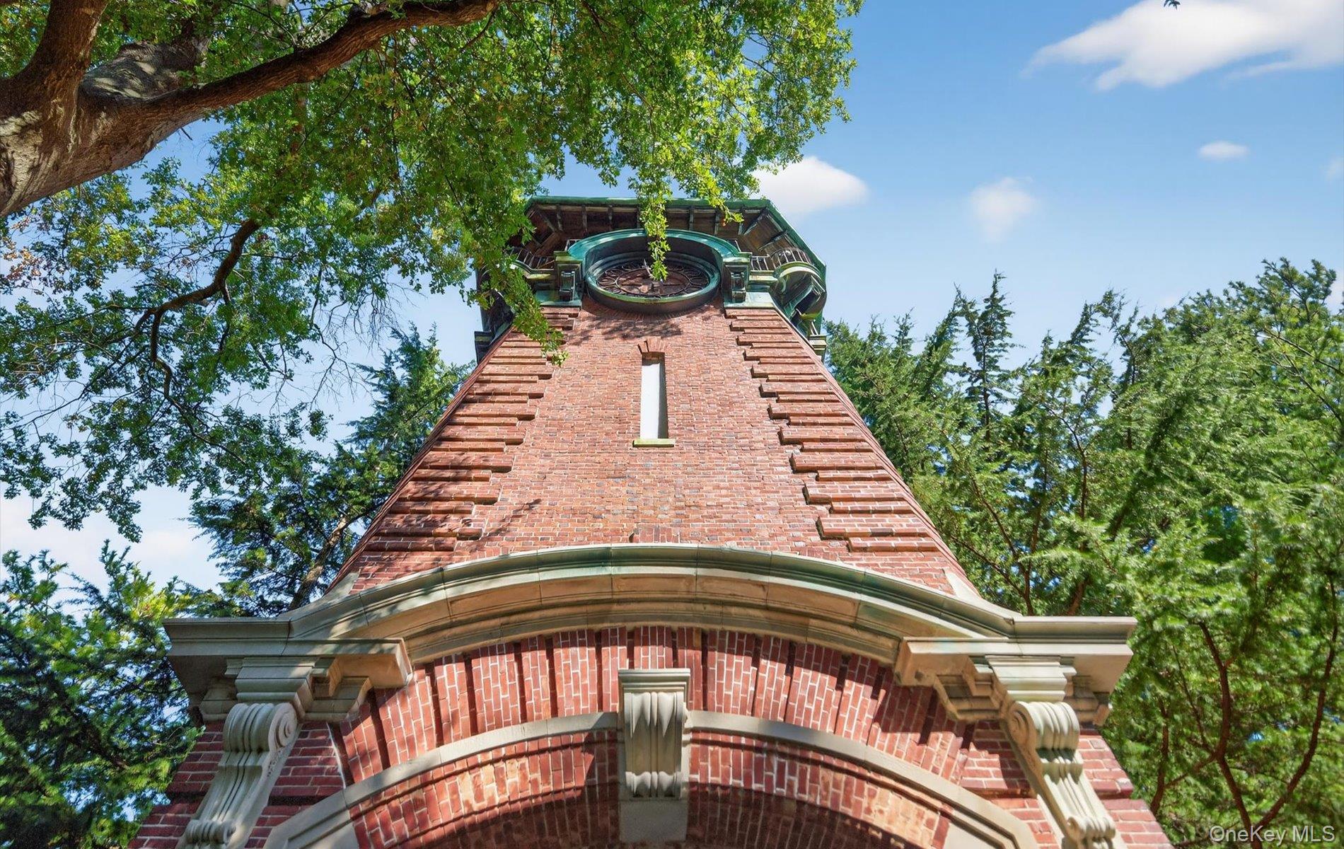 1 Ellen Court, Glen Cove, NY 11542