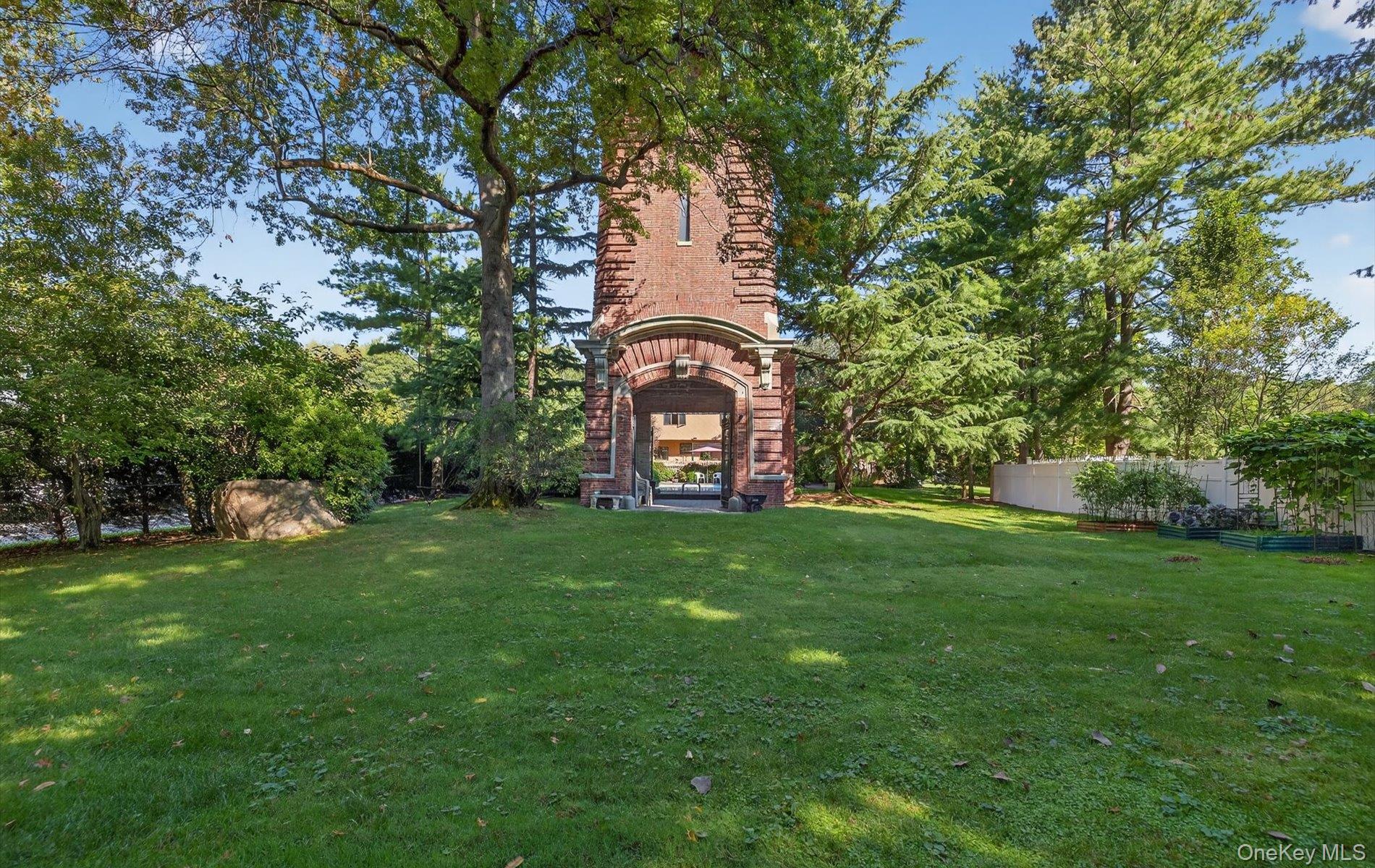 1 Ellen Court, Glen Cove, NY 11542