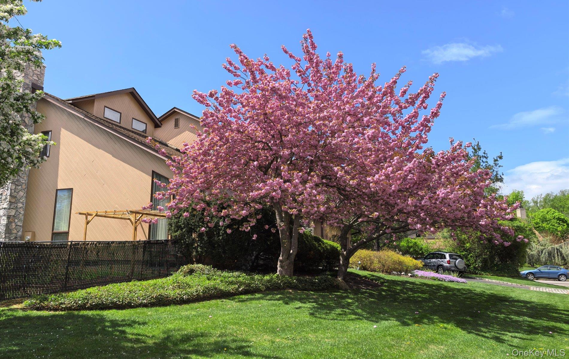 1 Ellen Court, Glen Cove, NY 11542