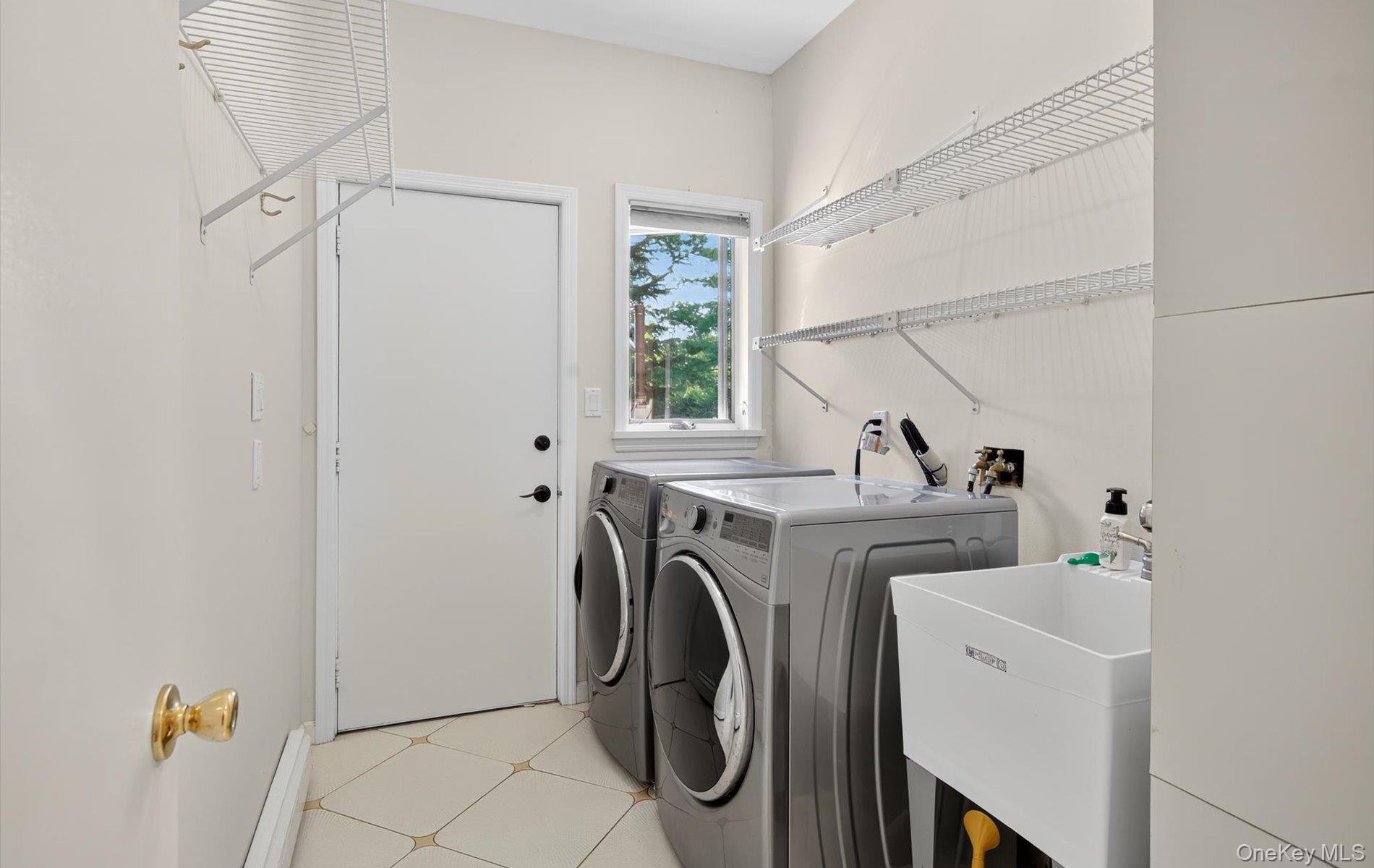 1 Ellen Court, Glen Cove, NY 11542