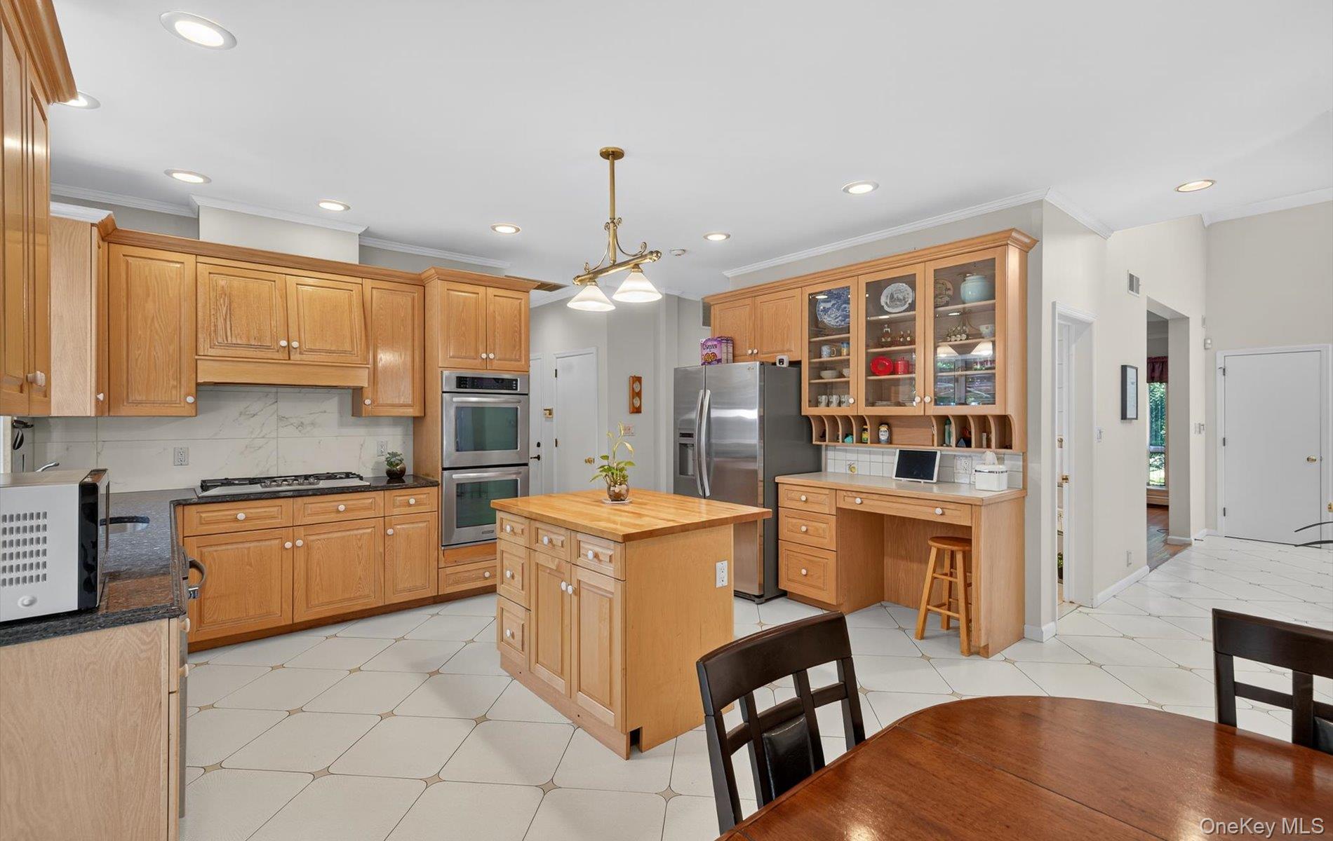 1 Ellen Court, Glen Cove, NY 11542