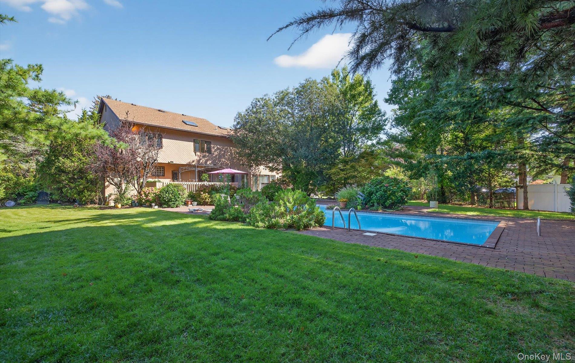 1 Ellen Court, Glen Cove, NY 11542