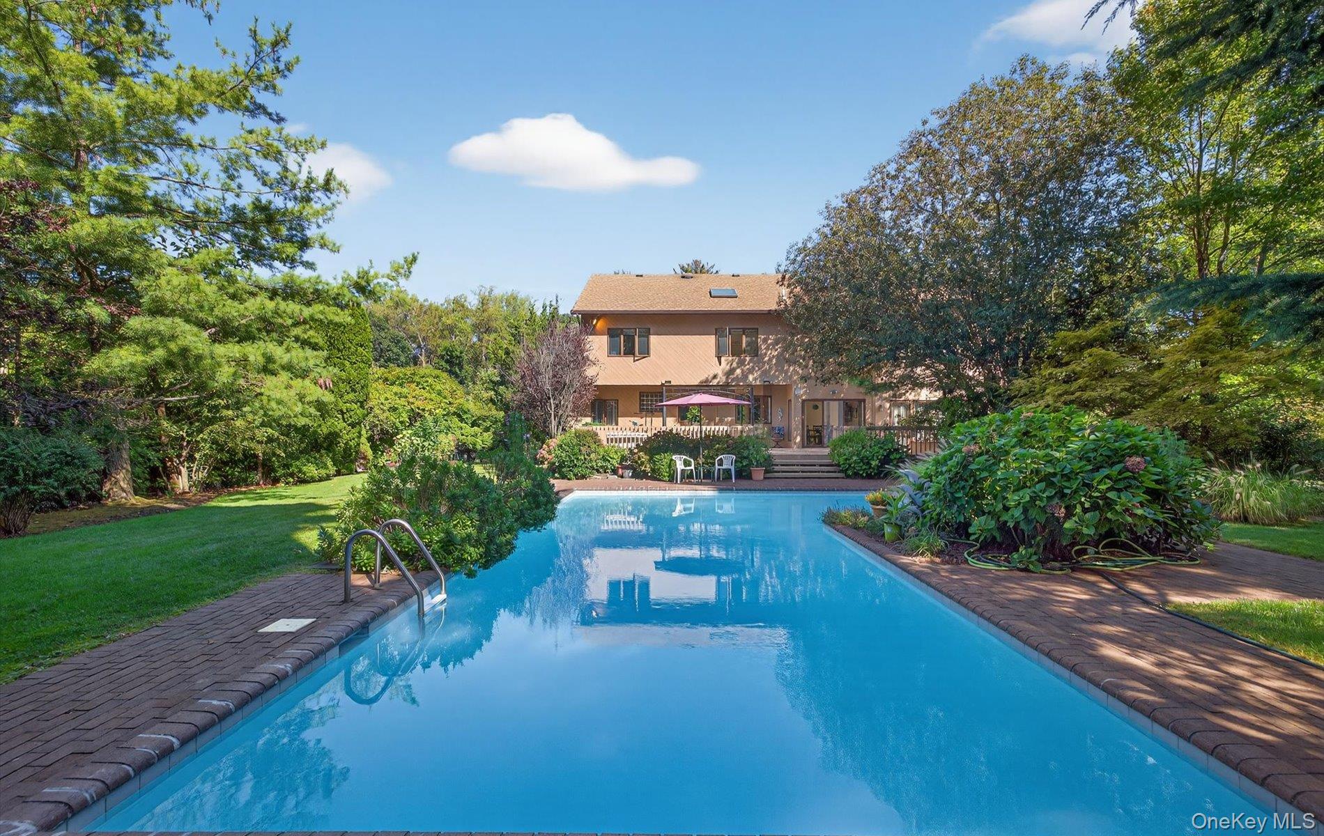 1 Ellen Court, Glen Cove, NY 11542