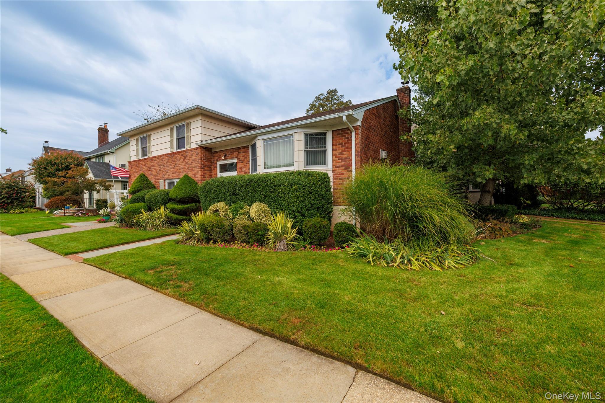 35 Yorkshire Road, Rockville Centre, NY 11570