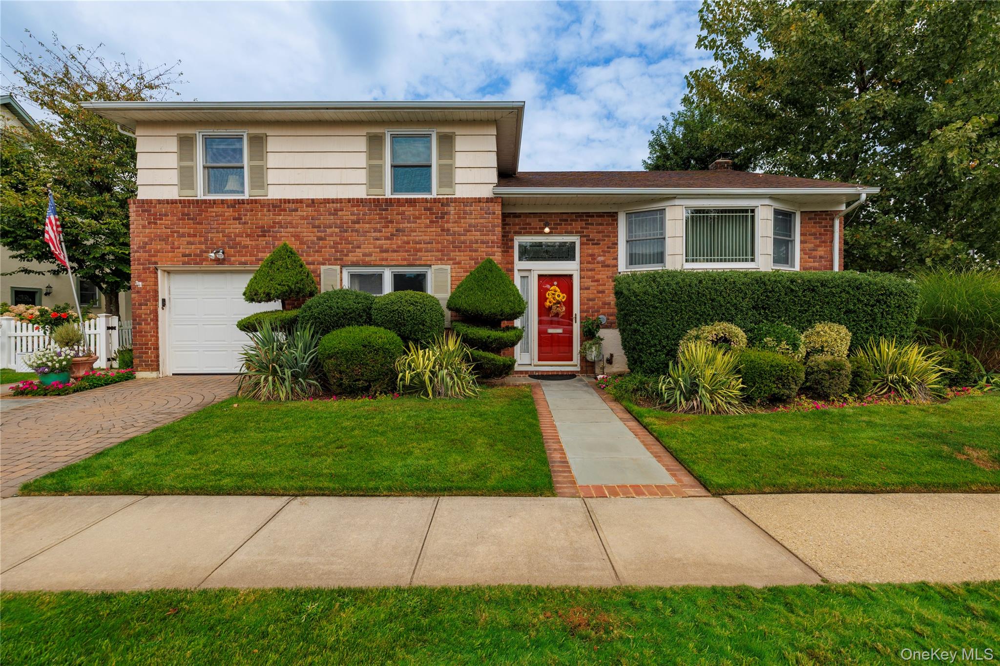 35 Yorkshire Road, Rockville Centre, NY 11570
