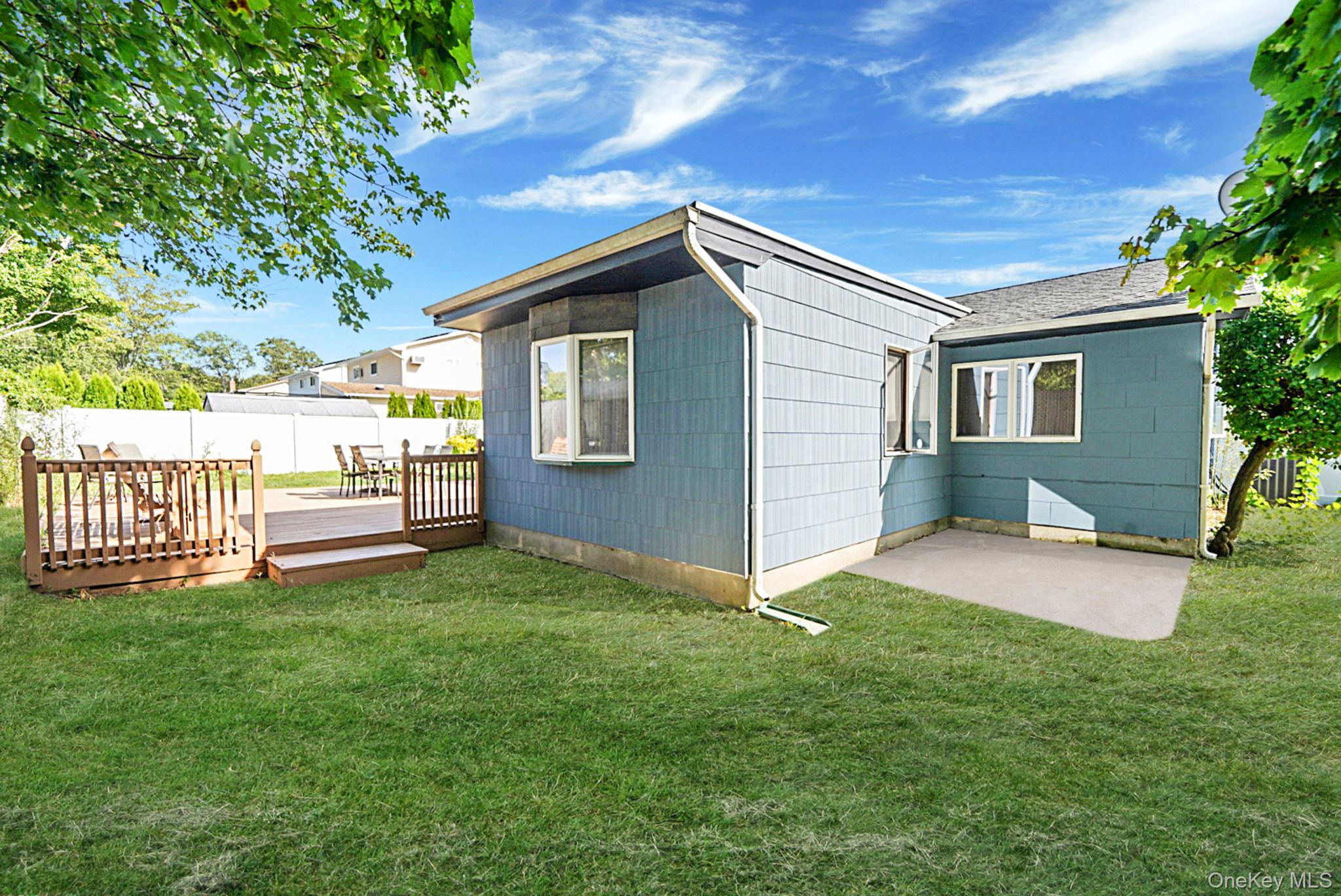 21 Coleridge Road, Holbrook, NY 11741