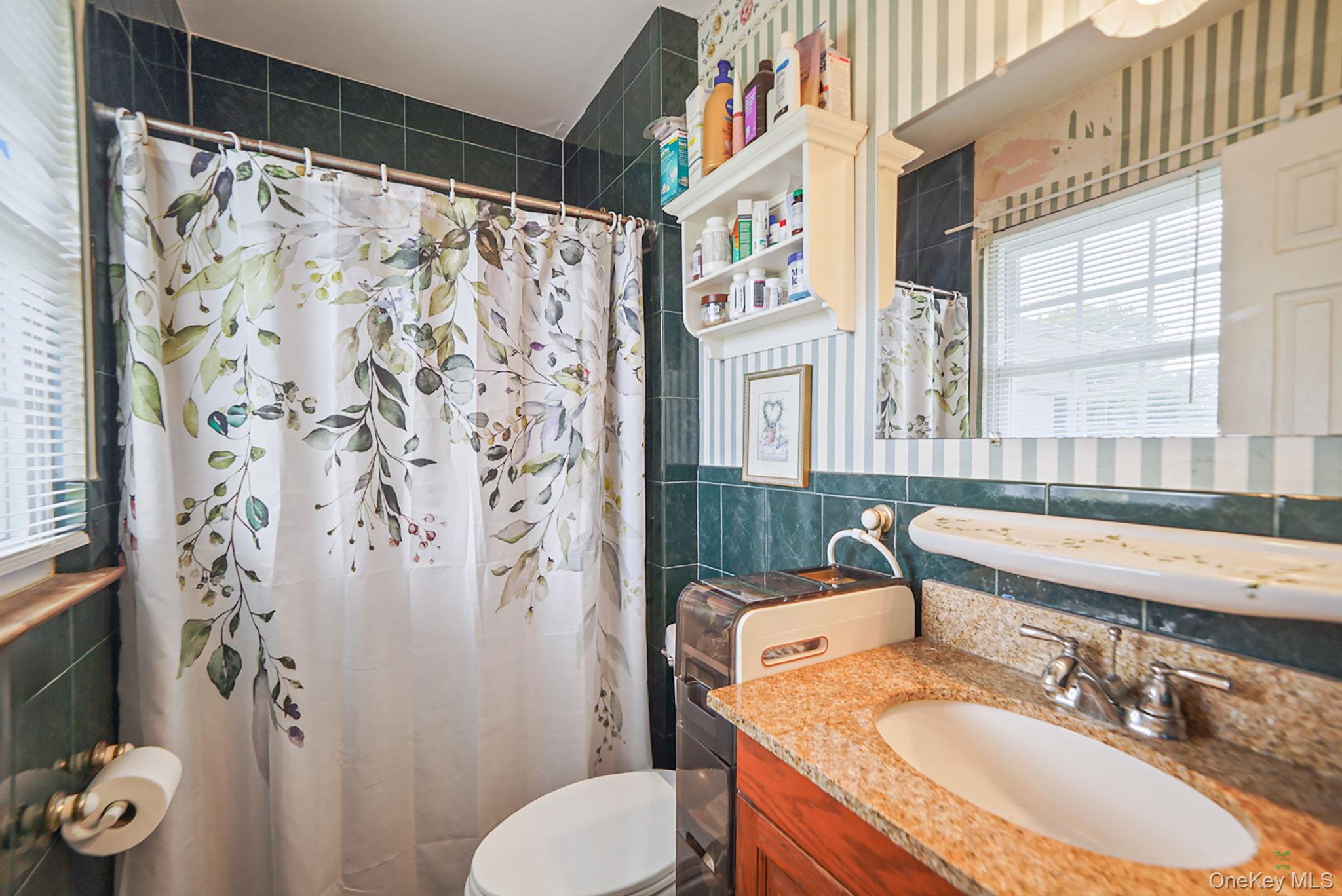 21 Coleridge Road, Holbrook, NY 11741