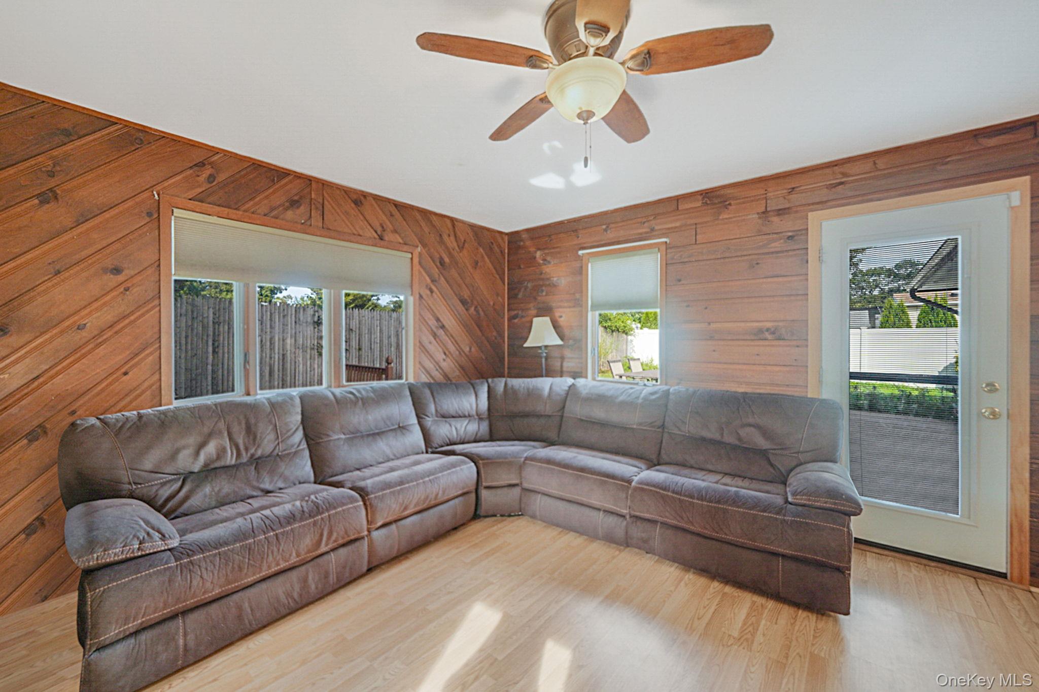 21 Coleridge Road, Holbrook, NY 11741