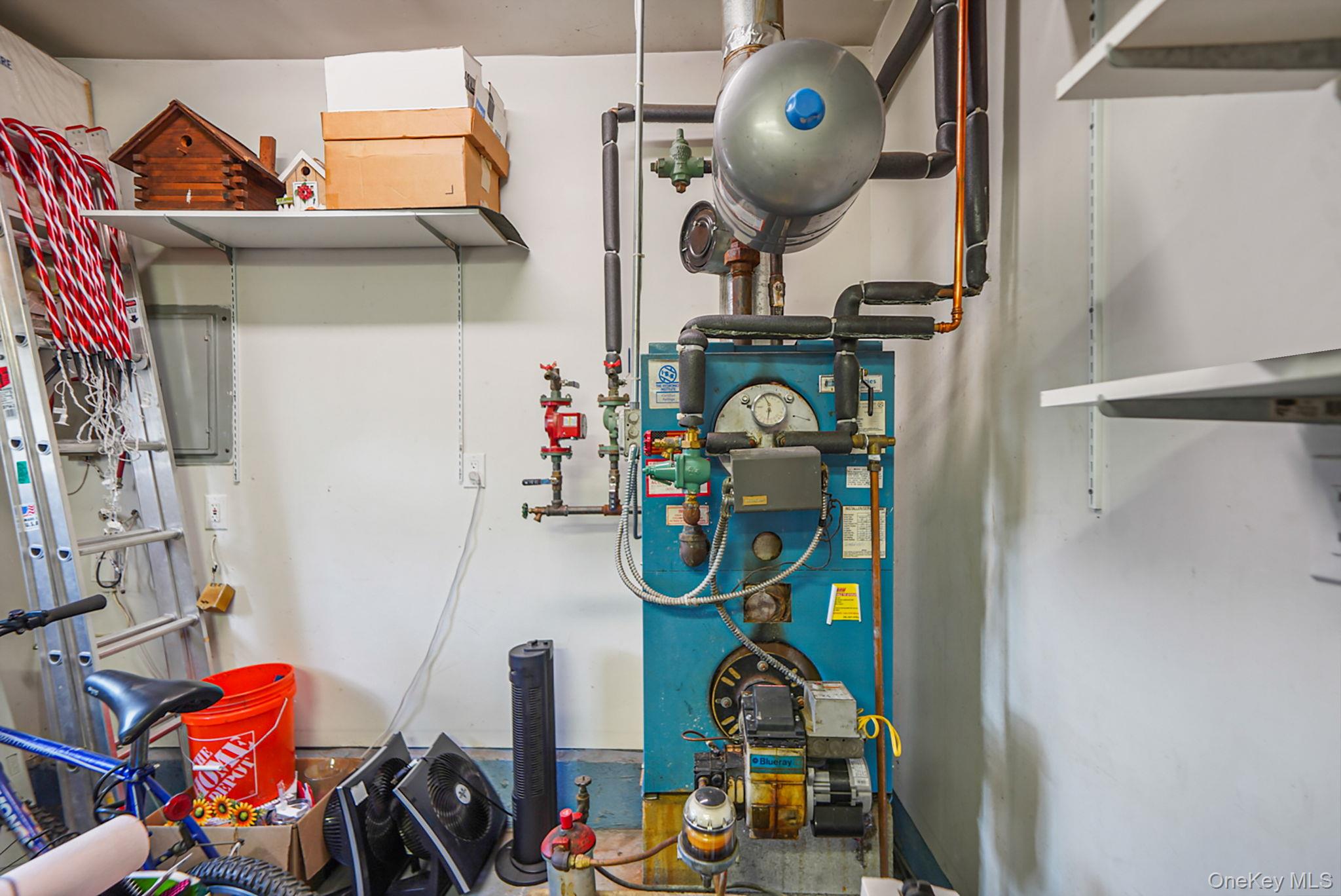 21 Coleridge Road, Holbrook, NY 11741