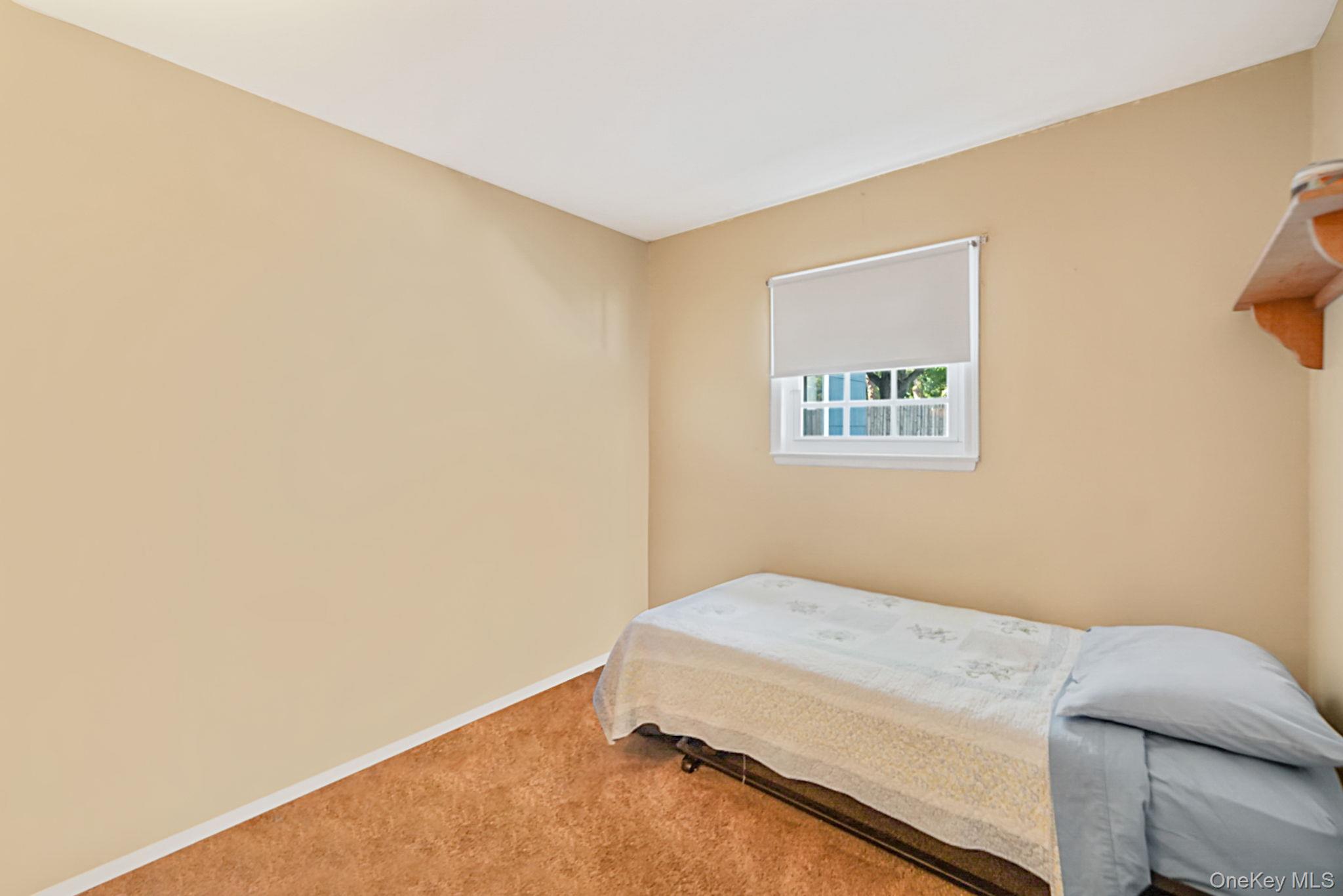 21 Coleridge Road, Holbrook, NY 11741