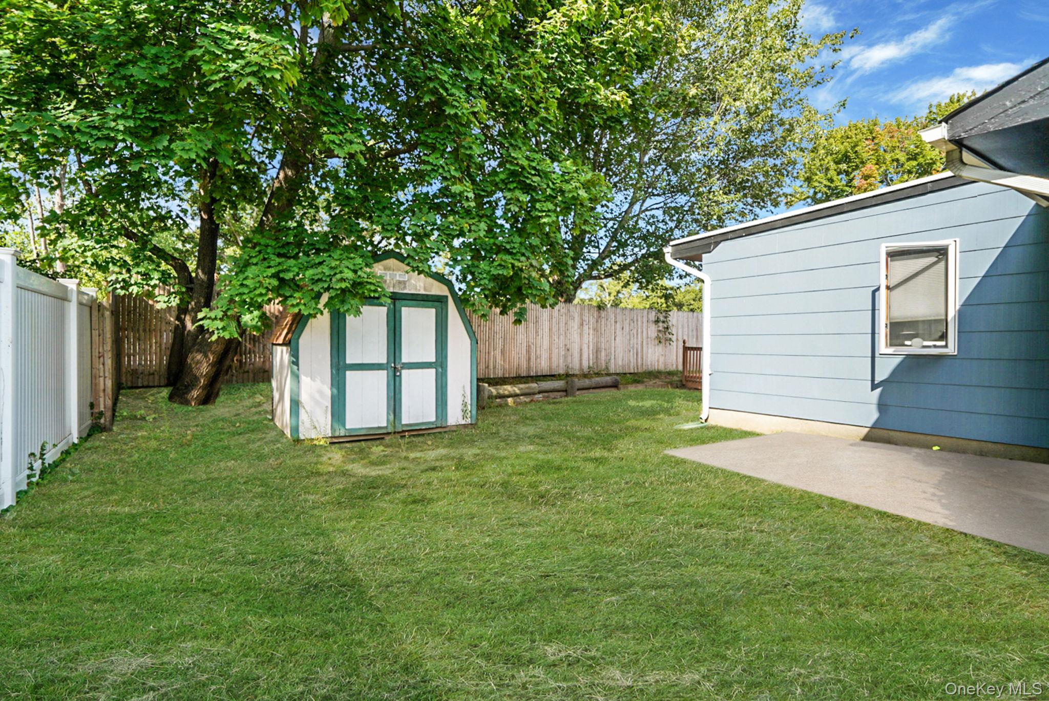 21 Coleridge Road, Holbrook, NY 11741